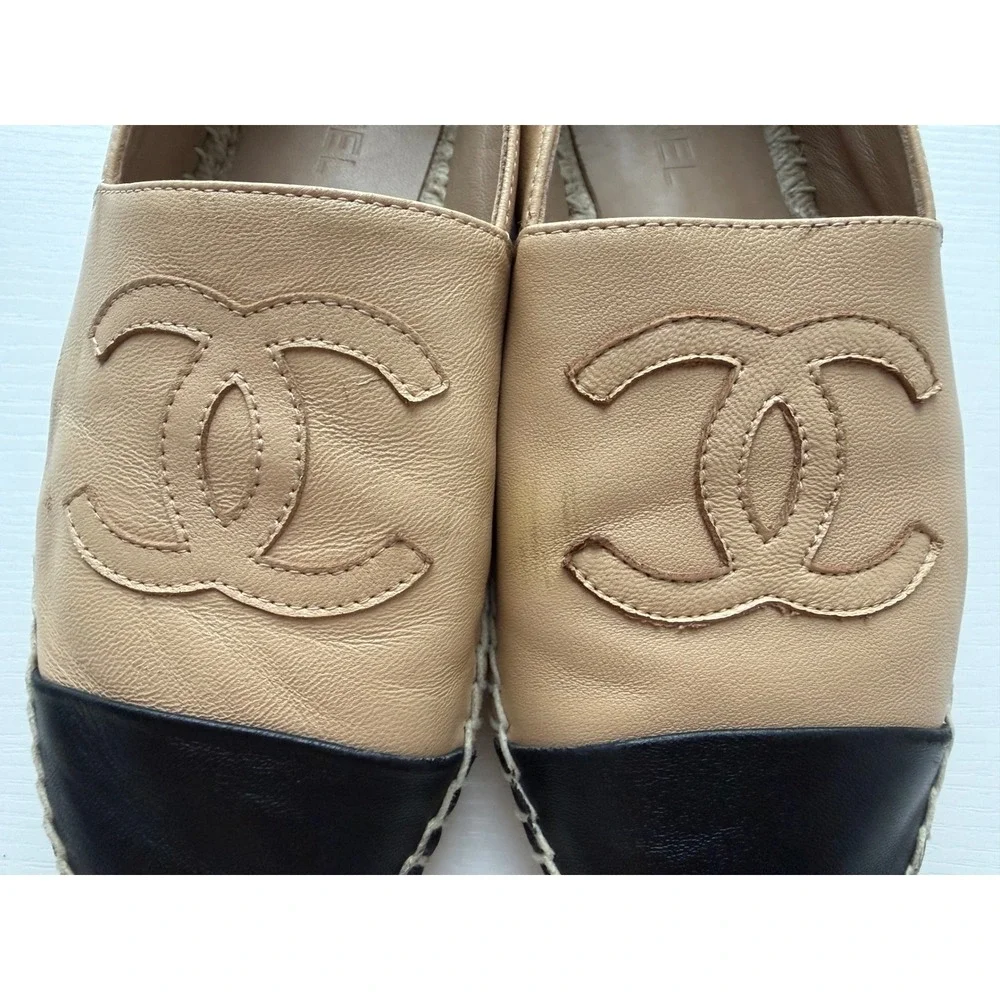 Chanel CC Espadrilles Beige Black Cap Toe Leather Flats Size 39 Lambskin - Picture 5 of 16